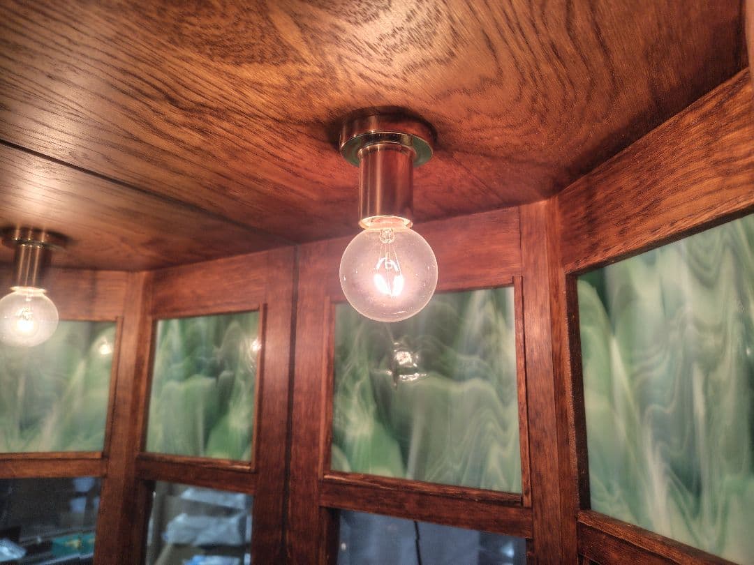 □ えぞ民族家具 飾り棚 北海道 旭川 蝦夷民芸 ガラスキャビネット