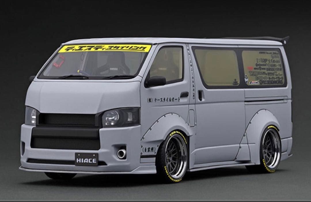 イグニッションモデル1/18ハイエース！カスタム！ルーフキャリア付き早いもの勝ち