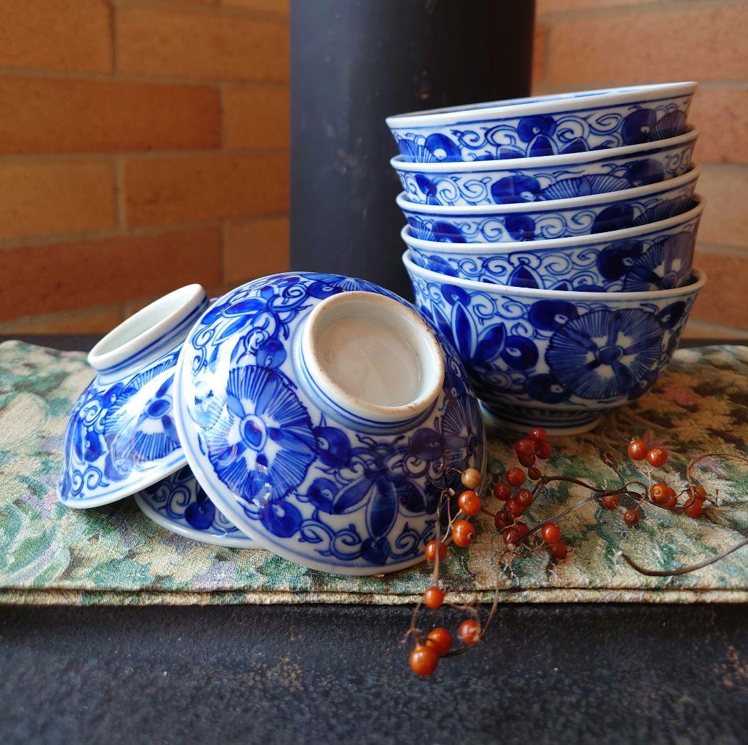 染付　ベロ藍　小ぶりの蓋つきお茶碗　蓋物　奈良茶碗　ご飯茶碗　群青　蓋1枚割れ