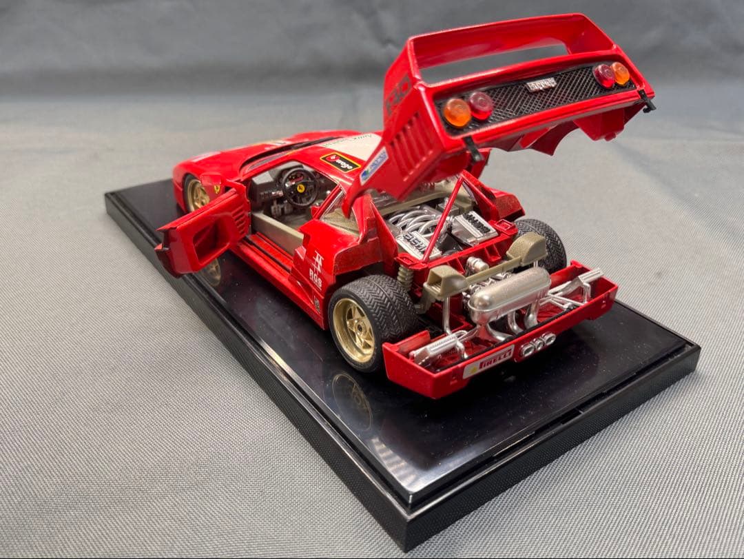 Ferrari F40 1/18スケール ミニカー