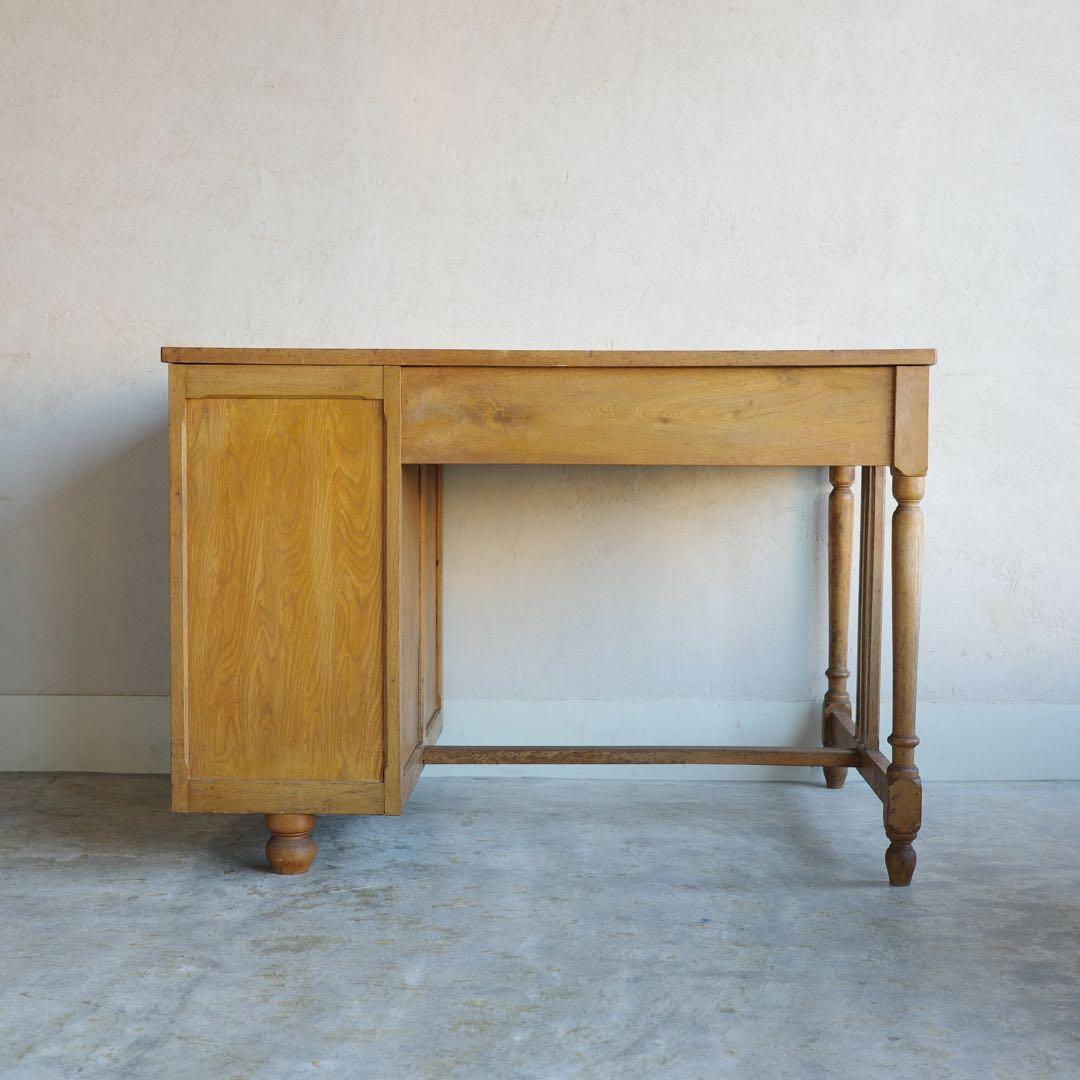 デスク　古いレトロな机　作業台