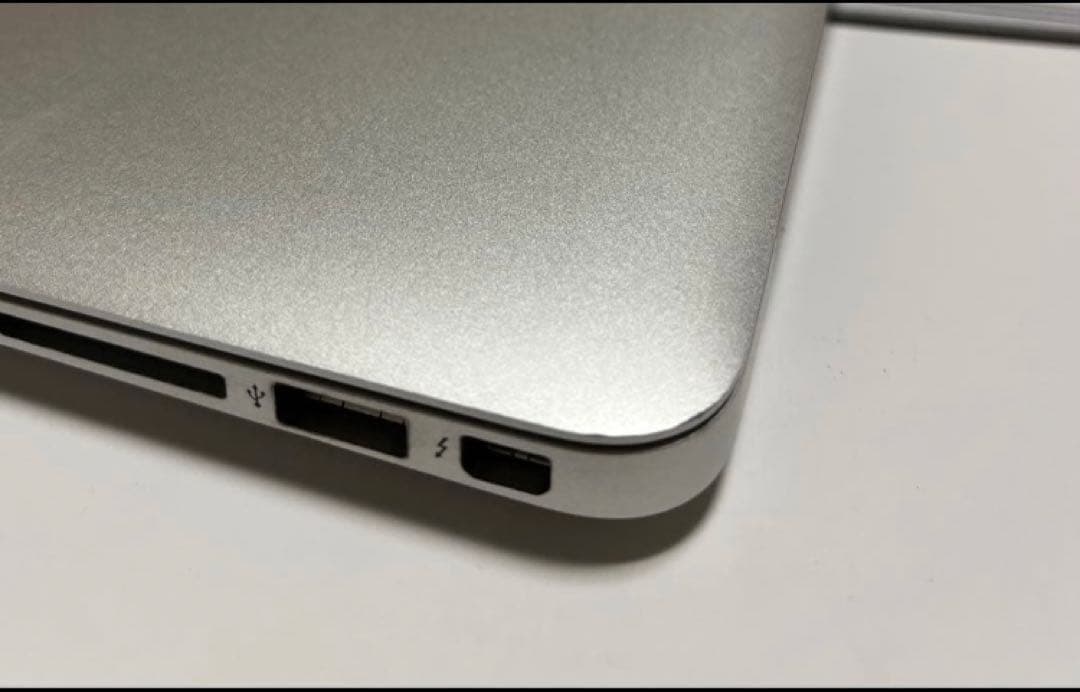 Apple MacBook Air シルバー201713インチ8GB128GB