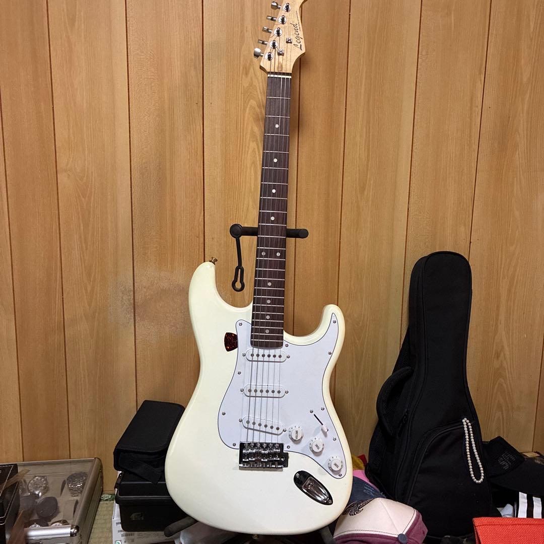 ホワイト エレキギターとケースセット