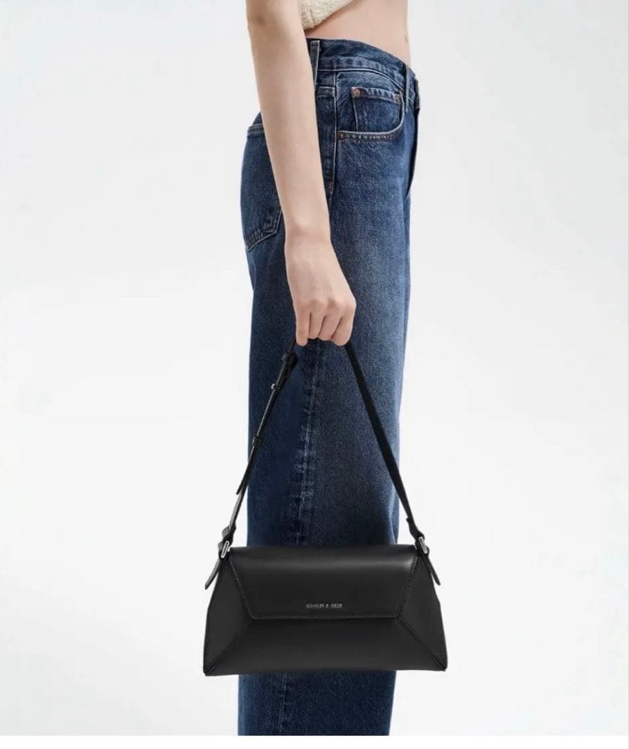 タグ付き　チャールズアンドキース　ショルダーバッグ