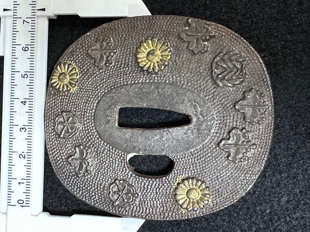 古美術　鉄地鍔三点まとめ　B 透鍔など　刀装具