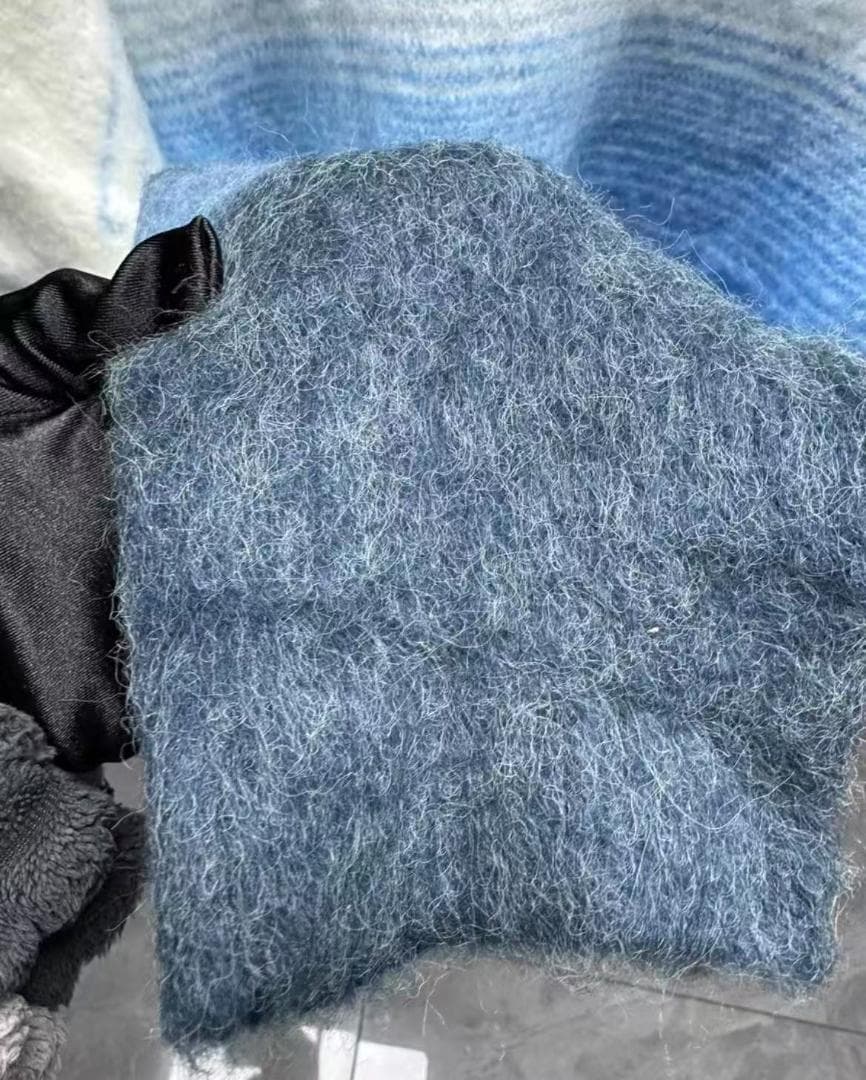 OFF‑WHITE アロー モヘア ワイドフィット ホワイトグラデーション