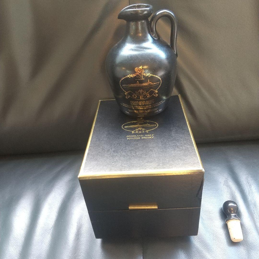 ✴️クイーンエリザベス2世 ✴️陶器ボトル 750ml 43% 未開栓 古酒