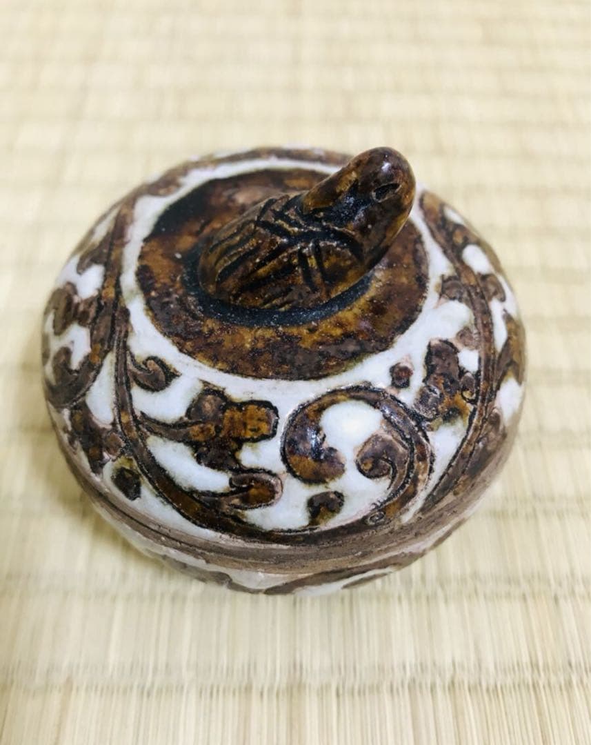スンコロク　香合　タイ 宋胡録　箱付き　茶道具 　陶器製の蓋付き容器 木箱付き