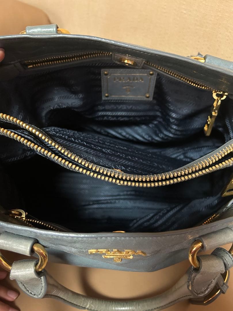 最終値下げ！！PRADA ブルーグレー レザーバッグ