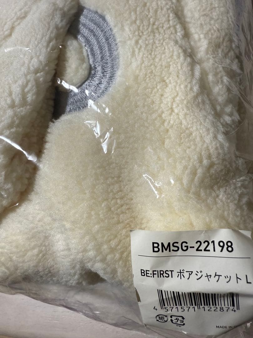 BE:FIRST ビーファースト ボアジャケット L サイズ　フリースフード付き