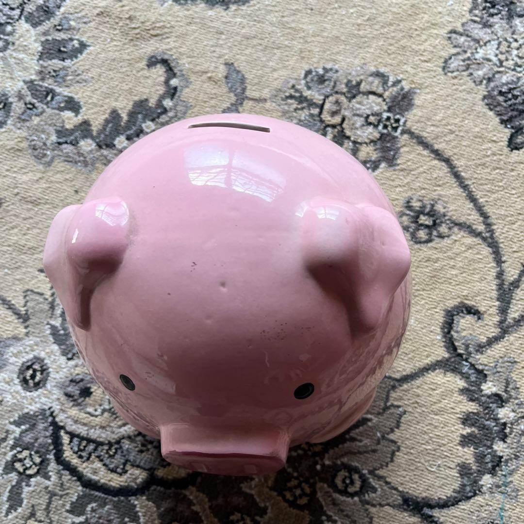 ピンクの豚型貯金箱