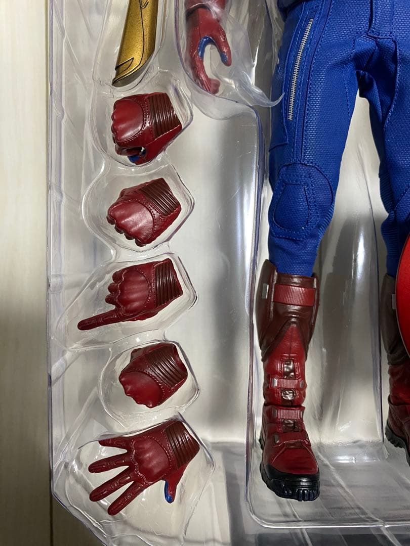HOT TOYS キャプテン・アメリカ アベンジャーズ エンドゲーム 2012