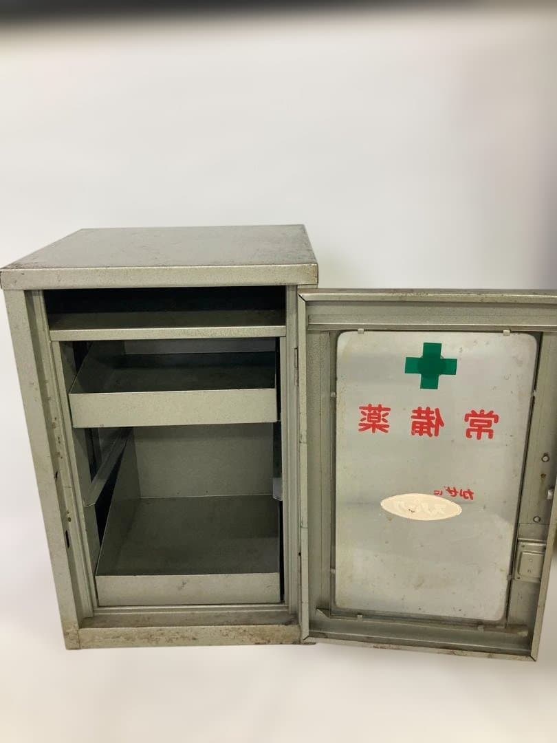 昭和レトロ スパーク 常備薬 スチールbox 薬箱 薬ケース ガラス窓 鍵付