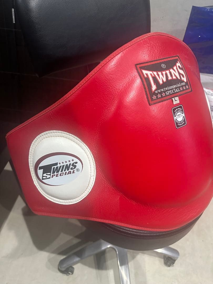 TWINS SPECIAL ボディミット Lサイズ 赤