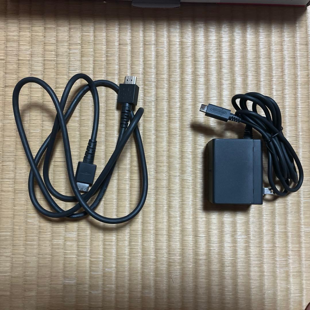 ニンテンドースイッチ(旧型)、ゲームソフト４種、コントローラー、ケースまとめ売り