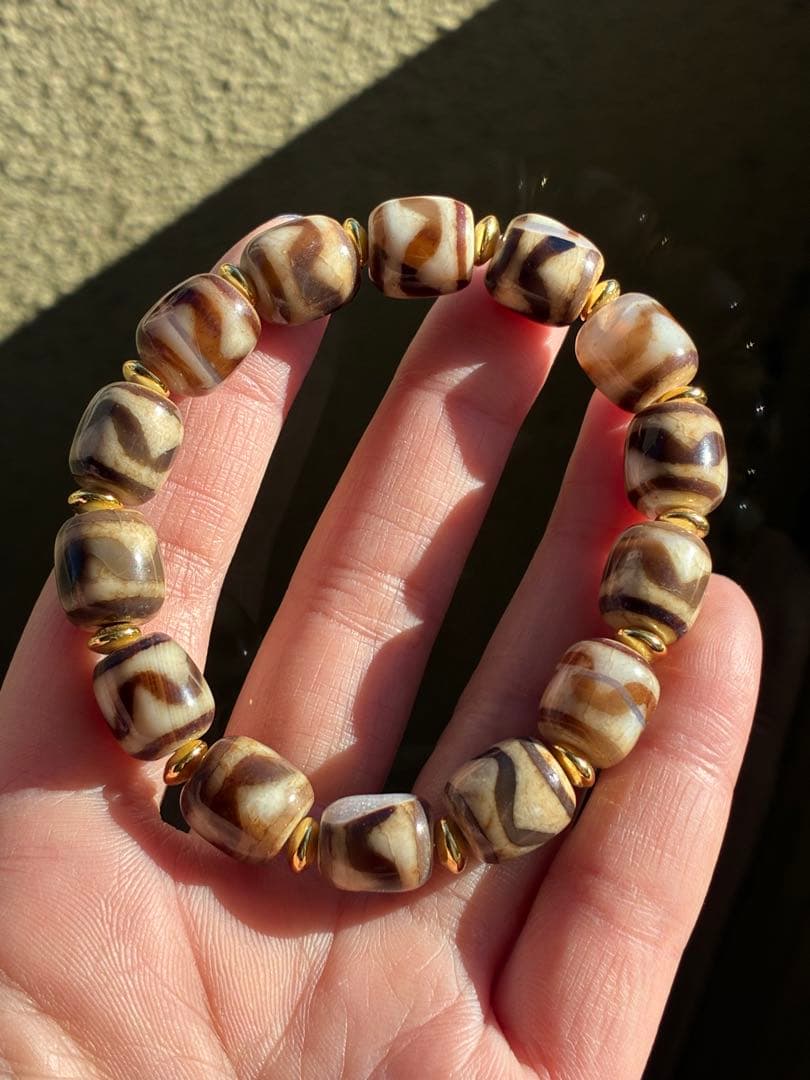 絶え間なく続く金運引き寄せ！水晶共生ドゥルージー結晶玉あり♪水紋天珠のブレス