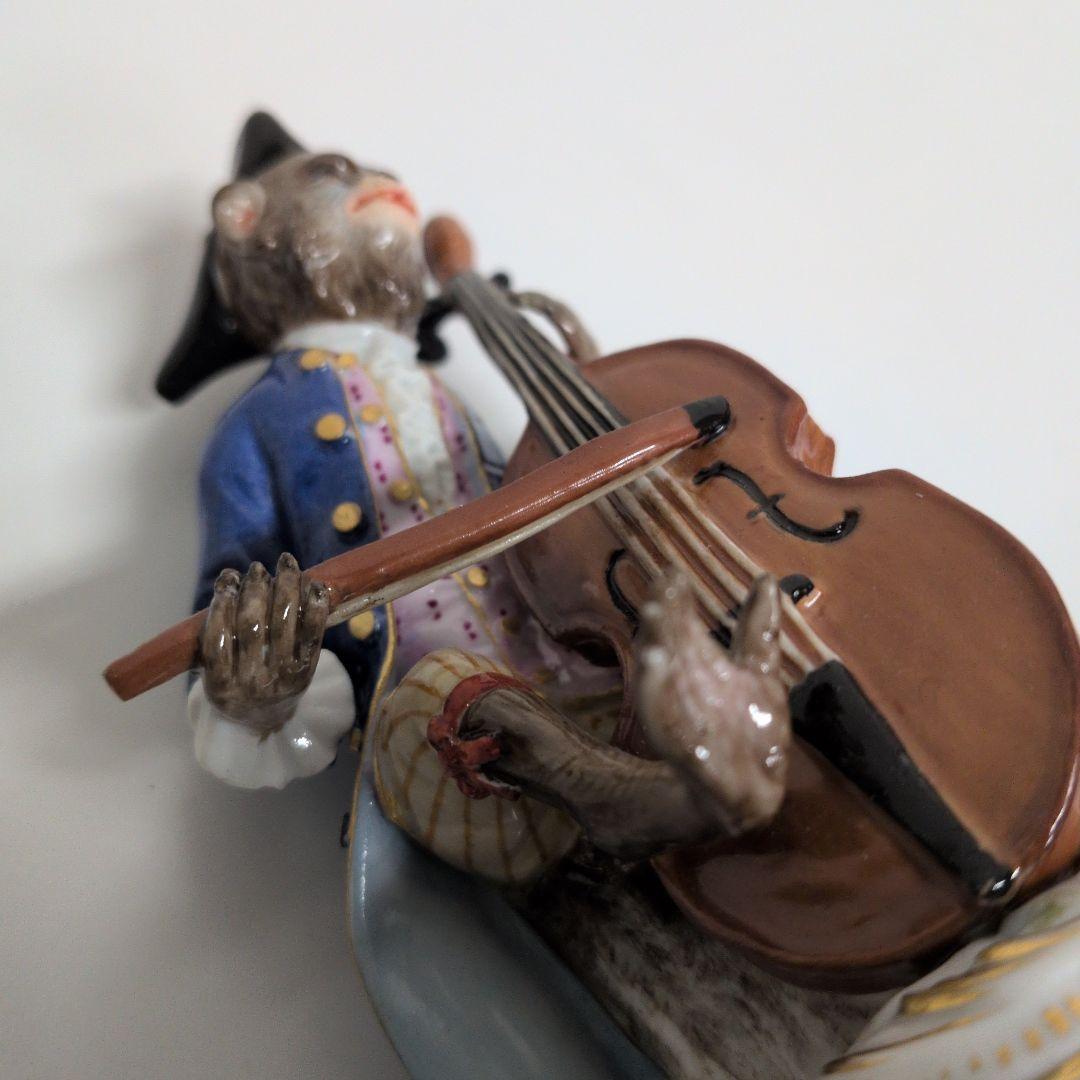 猿のチェロ演奏者 フィギュア