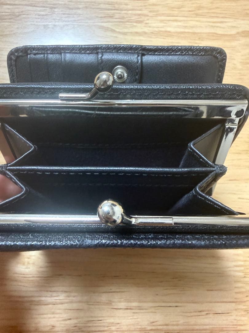 Vivienne Westwoodヴィヴィアンウエストウッド黒二つ折り財布 ロゴ