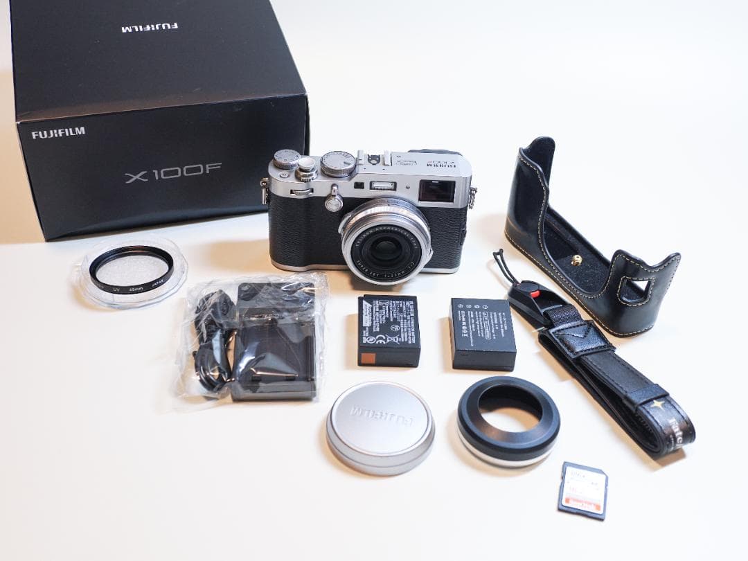 ジ*マ様 富士フィルム　FUJIFILM X100F シルバー 付属多数