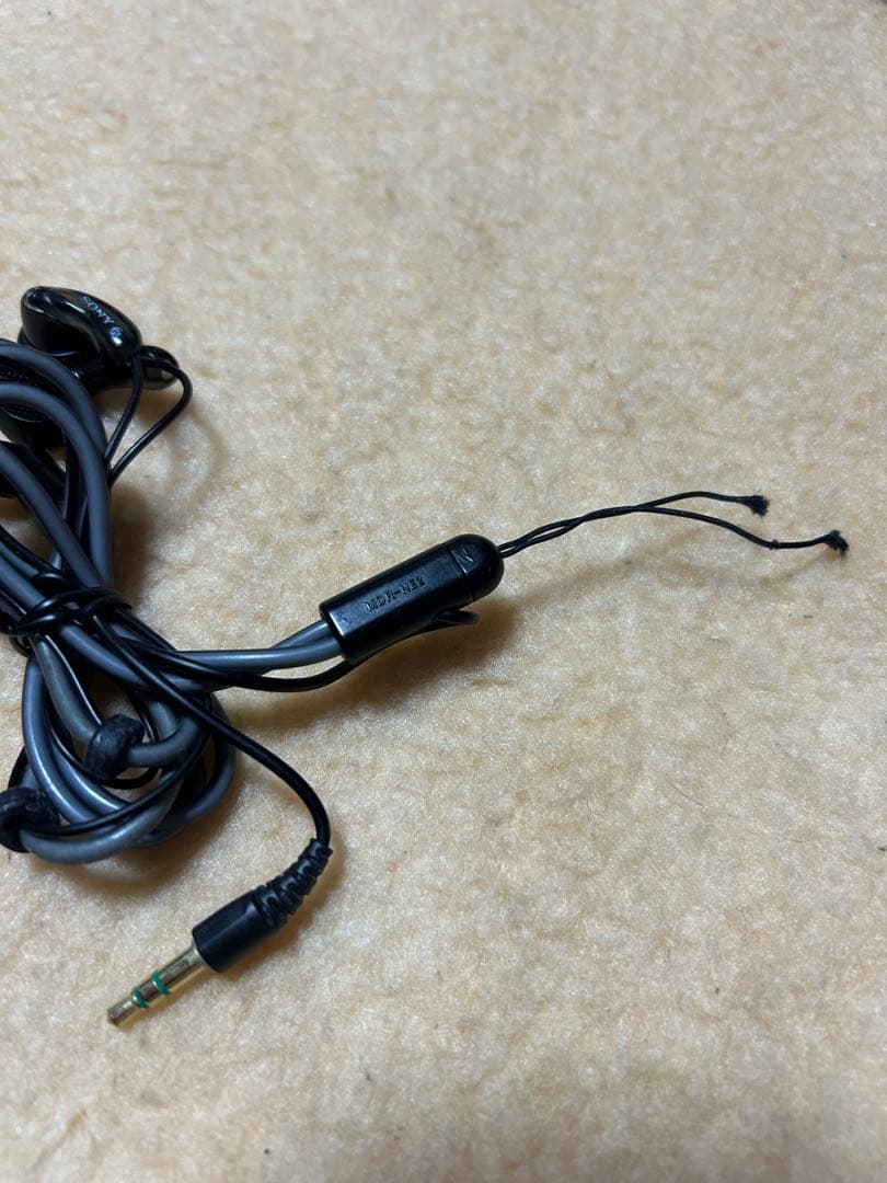 SONY ポータブルオーディオプレーヤー本体＋イアホンのみ