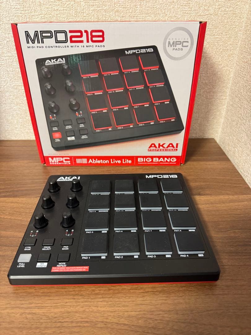 AKAI MPD218 MIDIパッドコントローラー