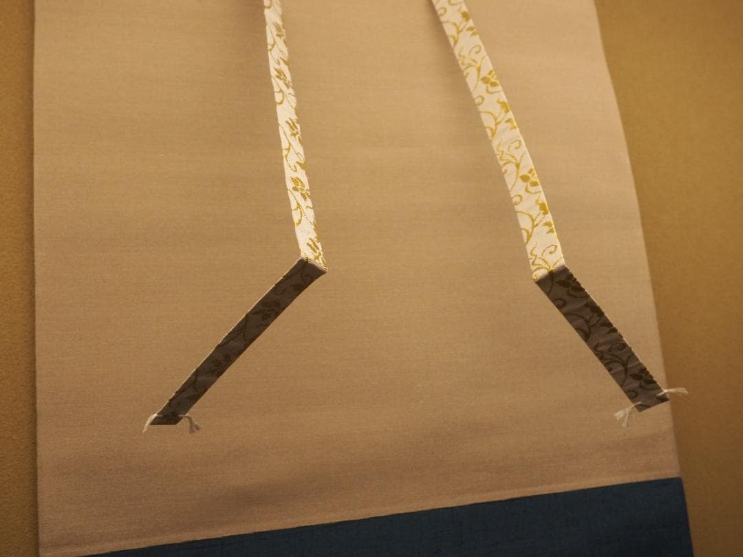 臨済宗相国寺派7代管長・金閣寺住職 有馬頼底自筆一行『独坐大雄峰』掛軸（共箱）