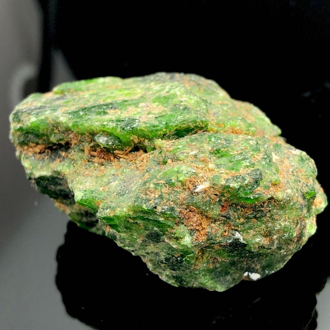 ロシア産クロムダイオプサイト原石y2136/1565