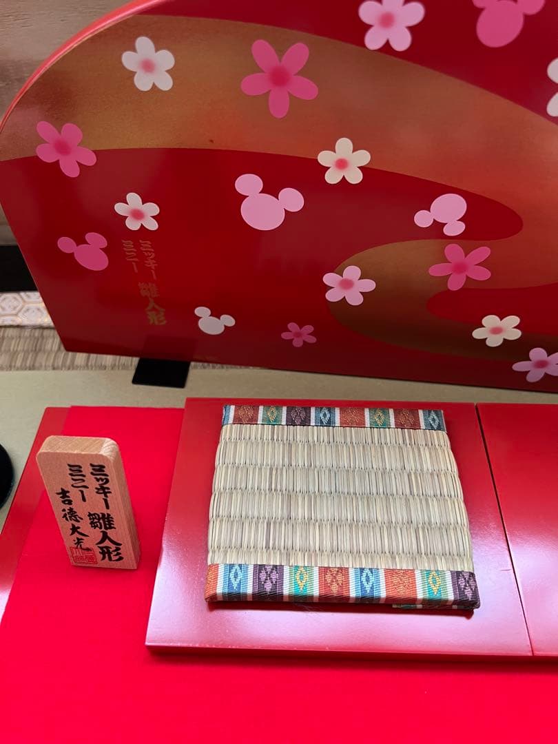 ミッキーミニー雛人形　吉徳大光　陶器製　ガラスケース付き