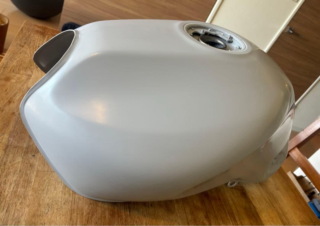 ZR-7 カワサキ　純正タンク レストア品　仕上げ用