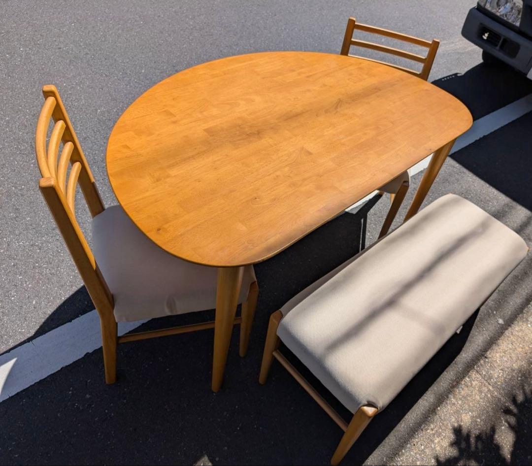 ＊東京都付近限定品＊変形型ダイニングテーブル4点セット　4人掛け