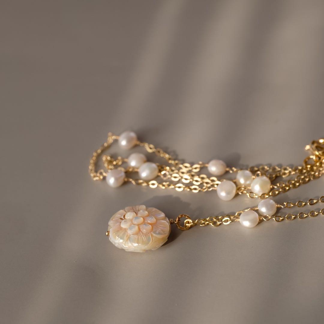 Ｇちゃん ♦︎14kgf淡水パールフラワーカービングネックレス