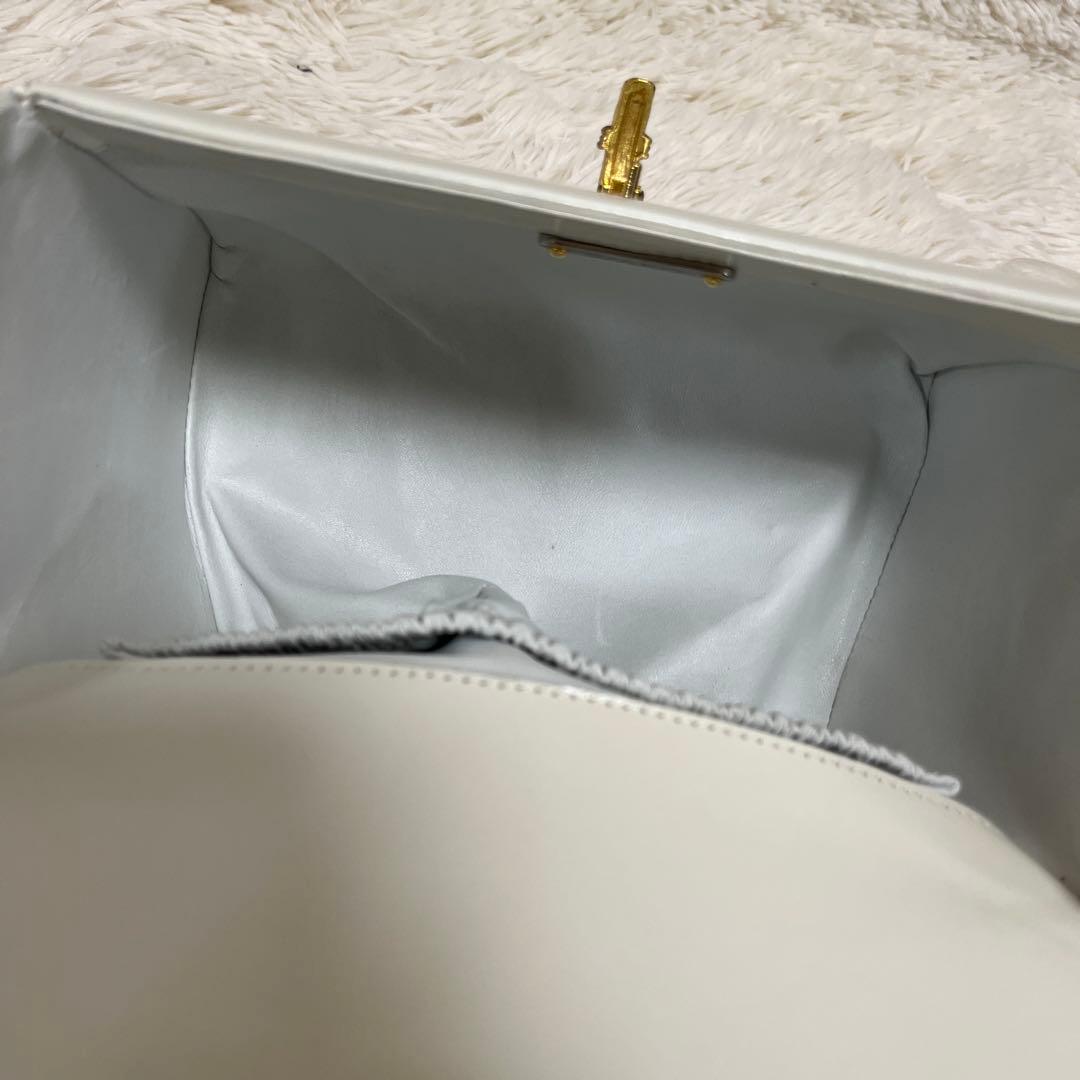 美品✨WAKO ワコウ　ハンドバッグ　ホワイト×ゴールド　自立