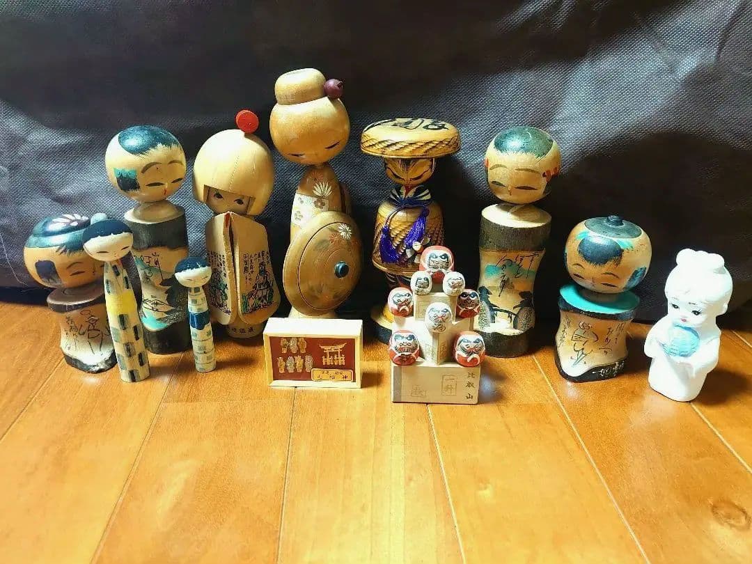 こけし達と白い人 陶器 置物 昭和レトロ