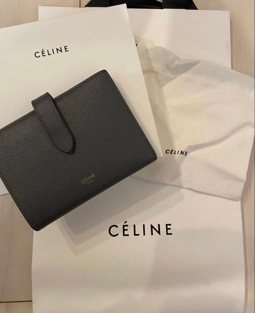 セリーヌグレー レザー 二つ折り財布