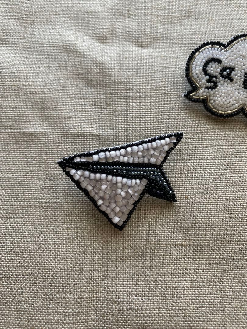 【uki】紙ヒコーキブローチ、ハートピン