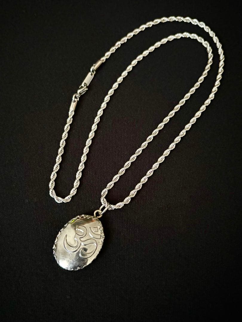 藤井風さん　【訳あり】シヴァ《レッド》オームペンダント(現品限り)⭐︎おまけつき