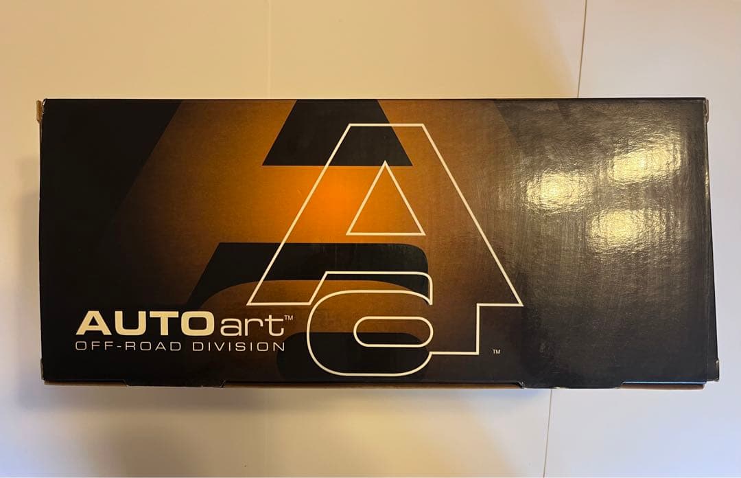 【美品】AUTOart 1/18 Jeep チェロキー 白 箱付 送料込