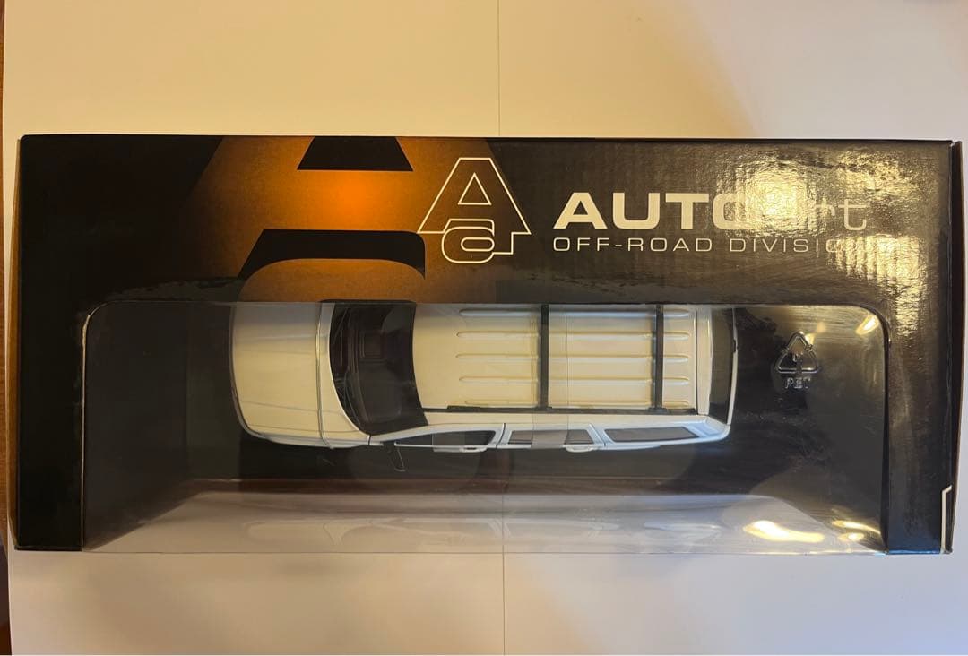 【美品】AUTOart 1/18 Jeep チェロキー 白 箱付 送料込