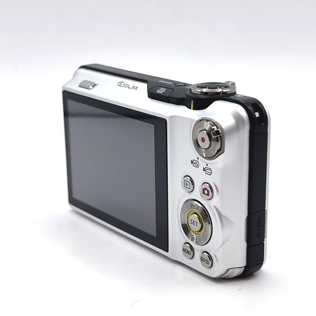 【極美品】 CASIO EX-FC100 コンパクトデジタルカメラ　シルバー