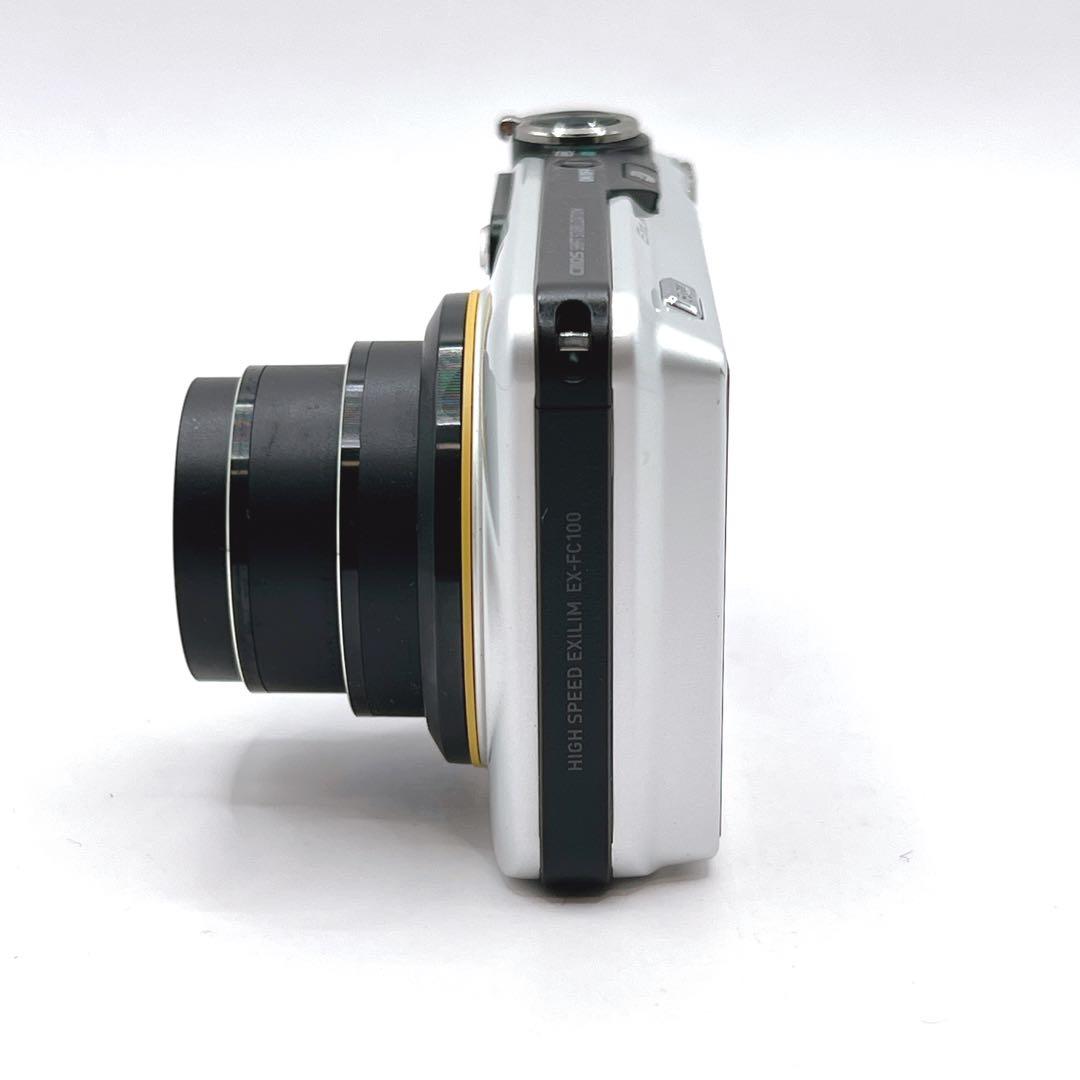 【極美品】 CASIO EX-FC100 コンパクトデジタルカメラ　シルバー
