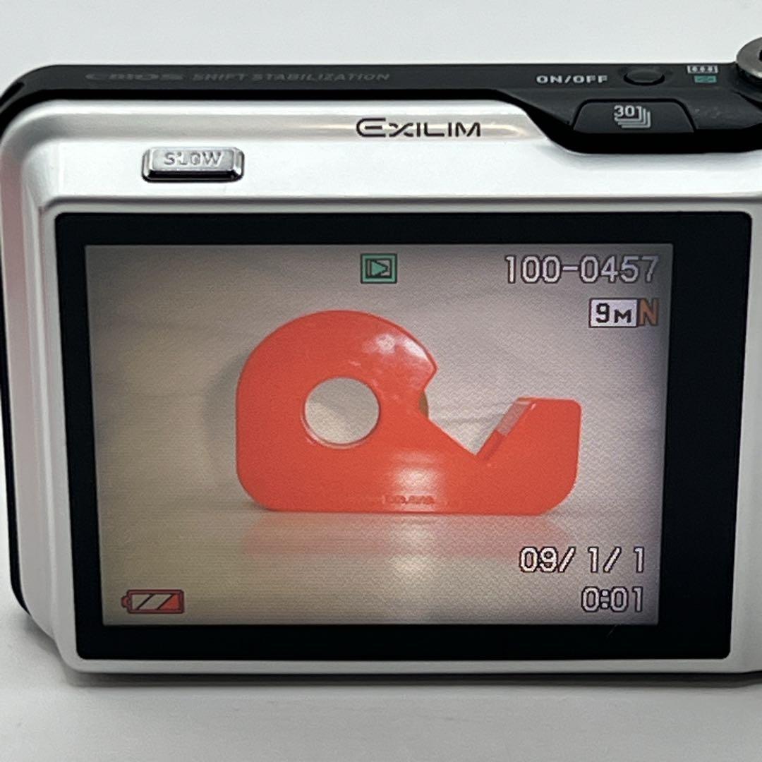 【極美品】 CASIO EX-FC100 コンパクトデジタルカメラ　シルバー