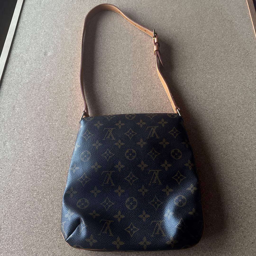 ルイヴィトン　LOUIS VUTTON ショルダーバッグ