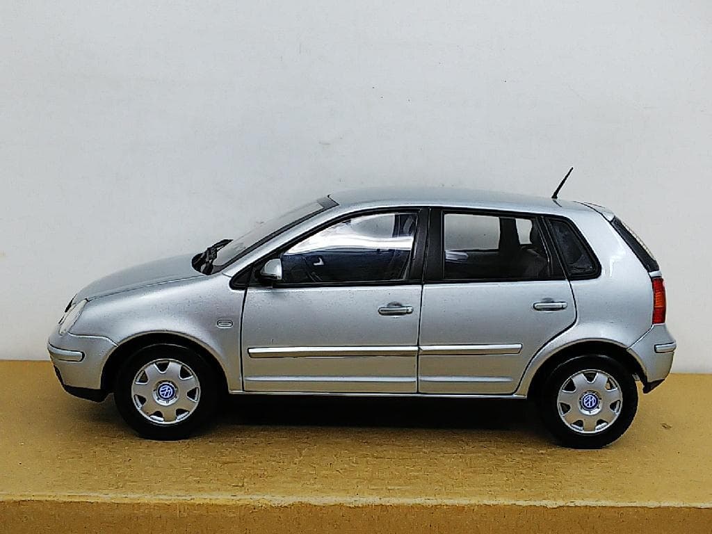 上海ディーラー特注品 ANSONアンソン製 1/18 フォルクスワーゲン・ポロ