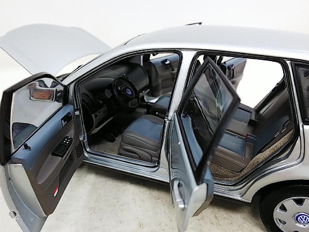 上海ディーラー特注品 ANSONアンソン製 1/18 フォルクスワーゲン・ポロ