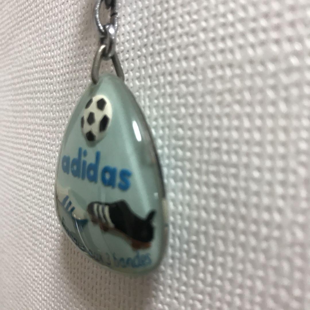 ヴィンテージ  フランス　ブルボンキーホルダー　adidas