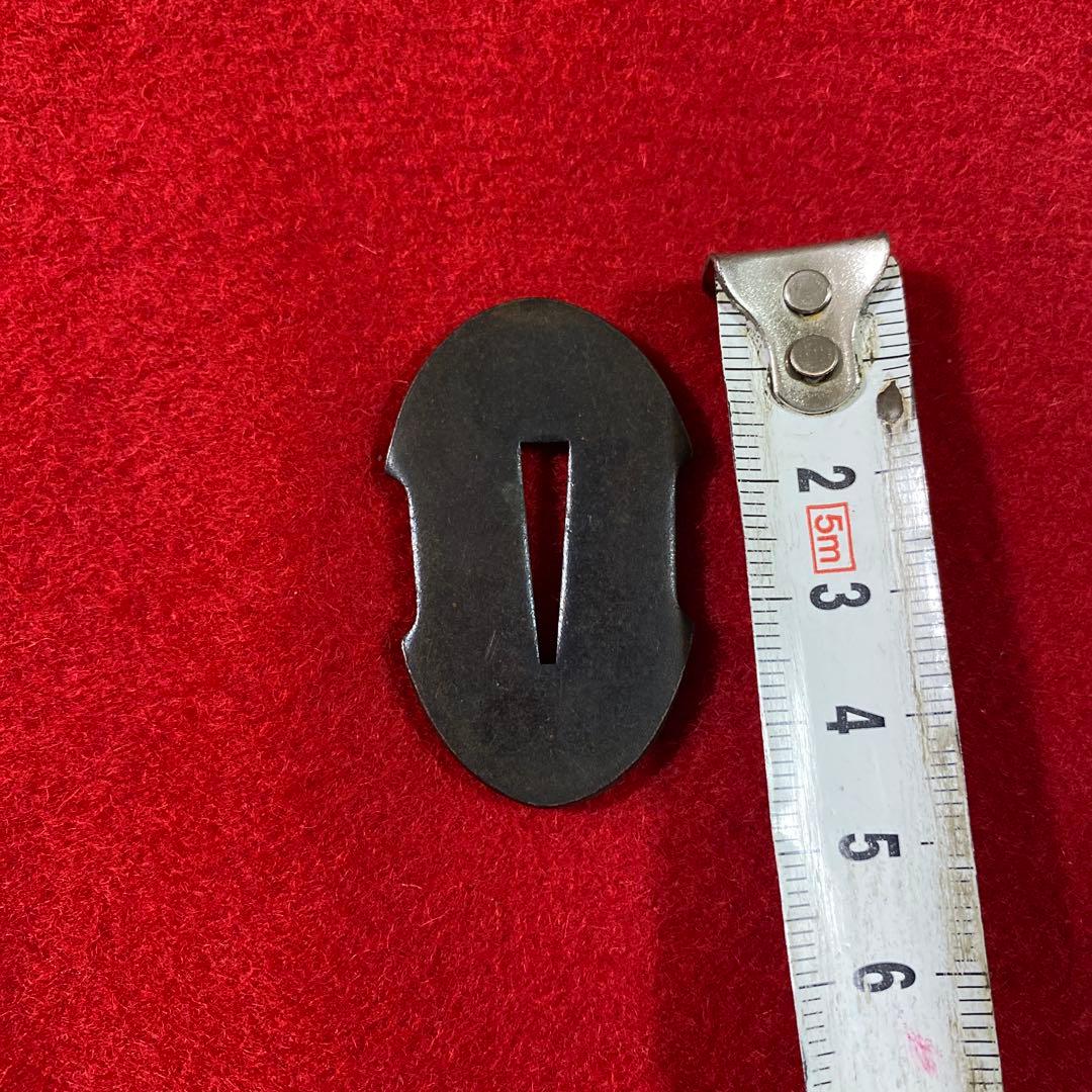 B–8 日本刀の鍔（つば）　武具　銅製　装飾品　アンティーク　美術品　工芸品