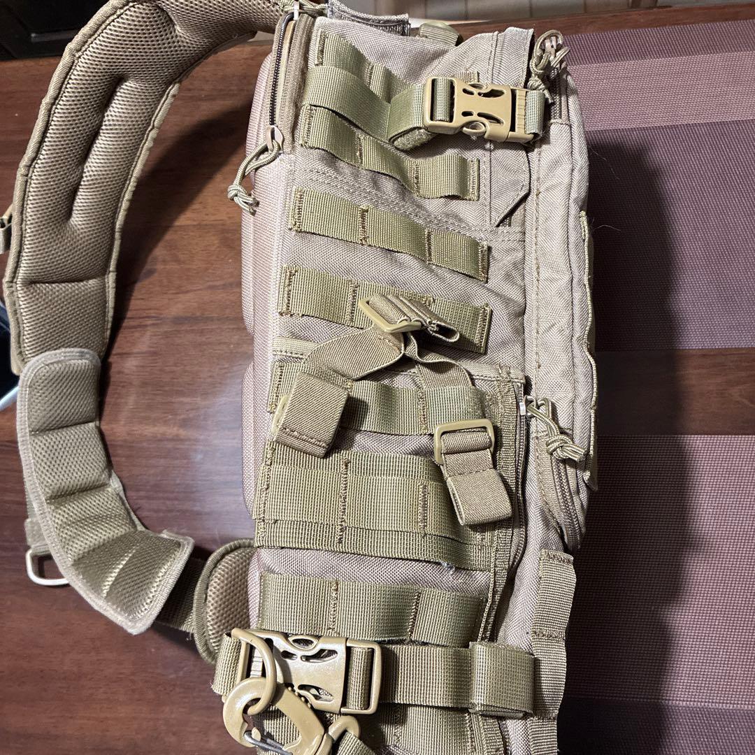 HAZARD4 サイドワインダー フルサイズラップトップ・スリングパック