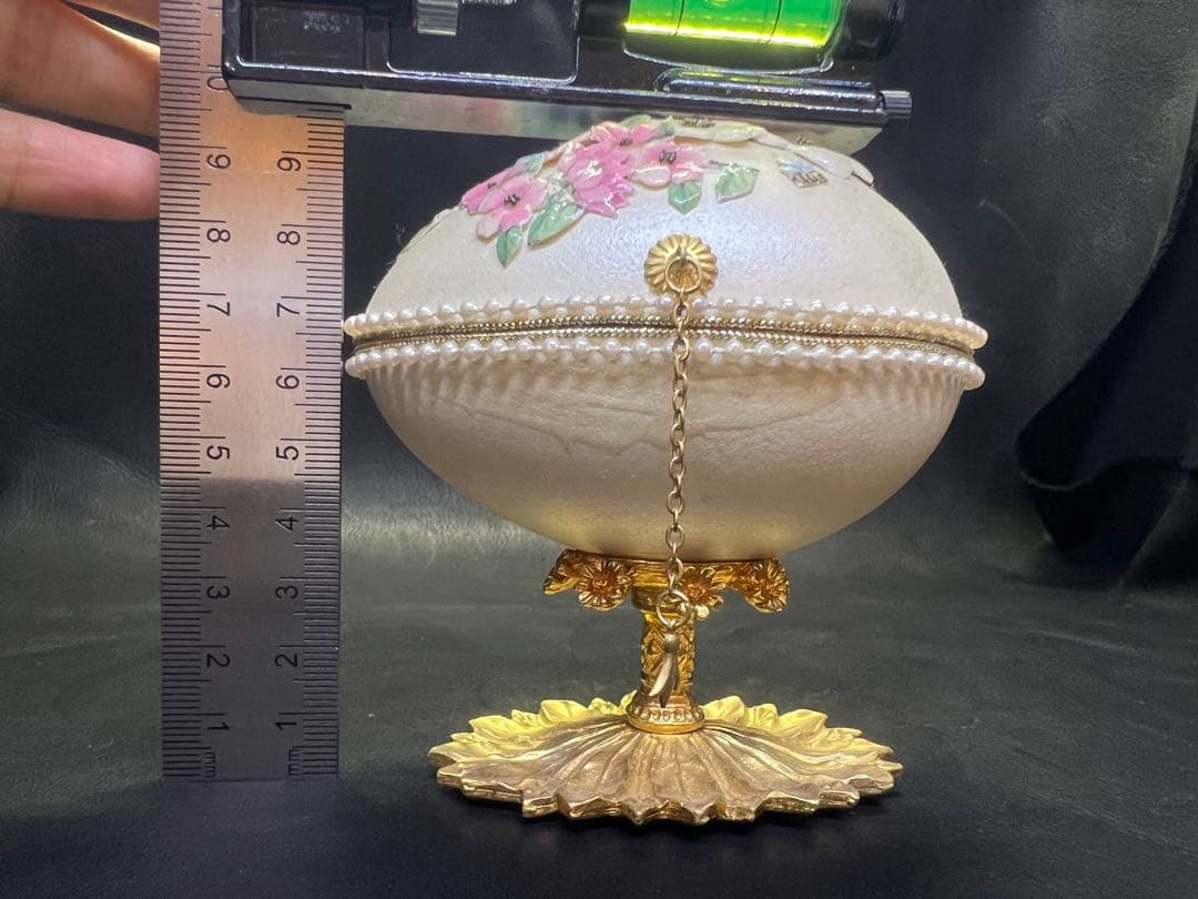 花模様の陶器製卵型ボックス