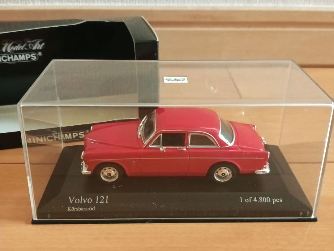 MINICHAMPS✪Volvo 121 レッド1:43