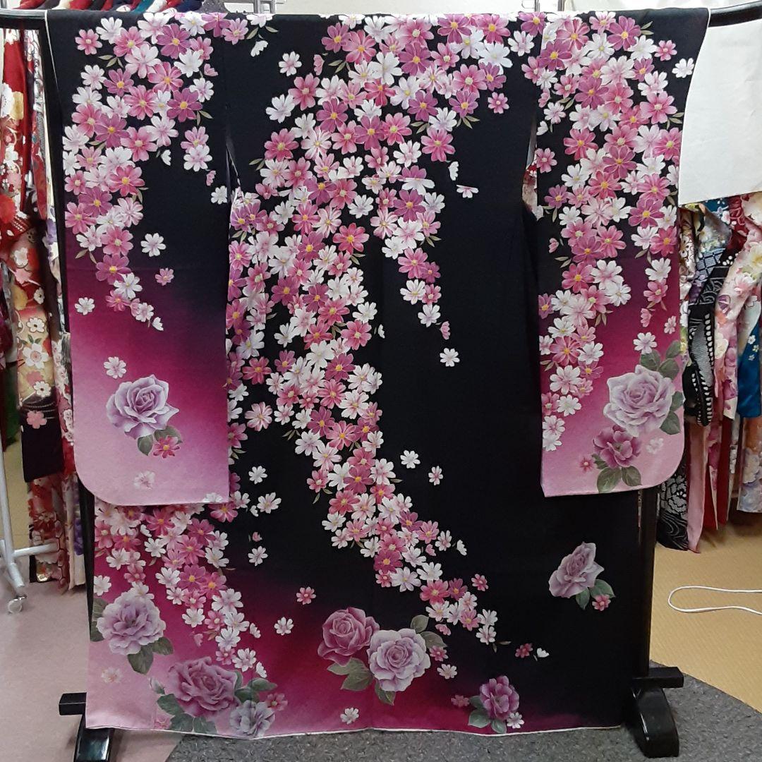 574.正絹振袖、黒バラ、160ぐらい